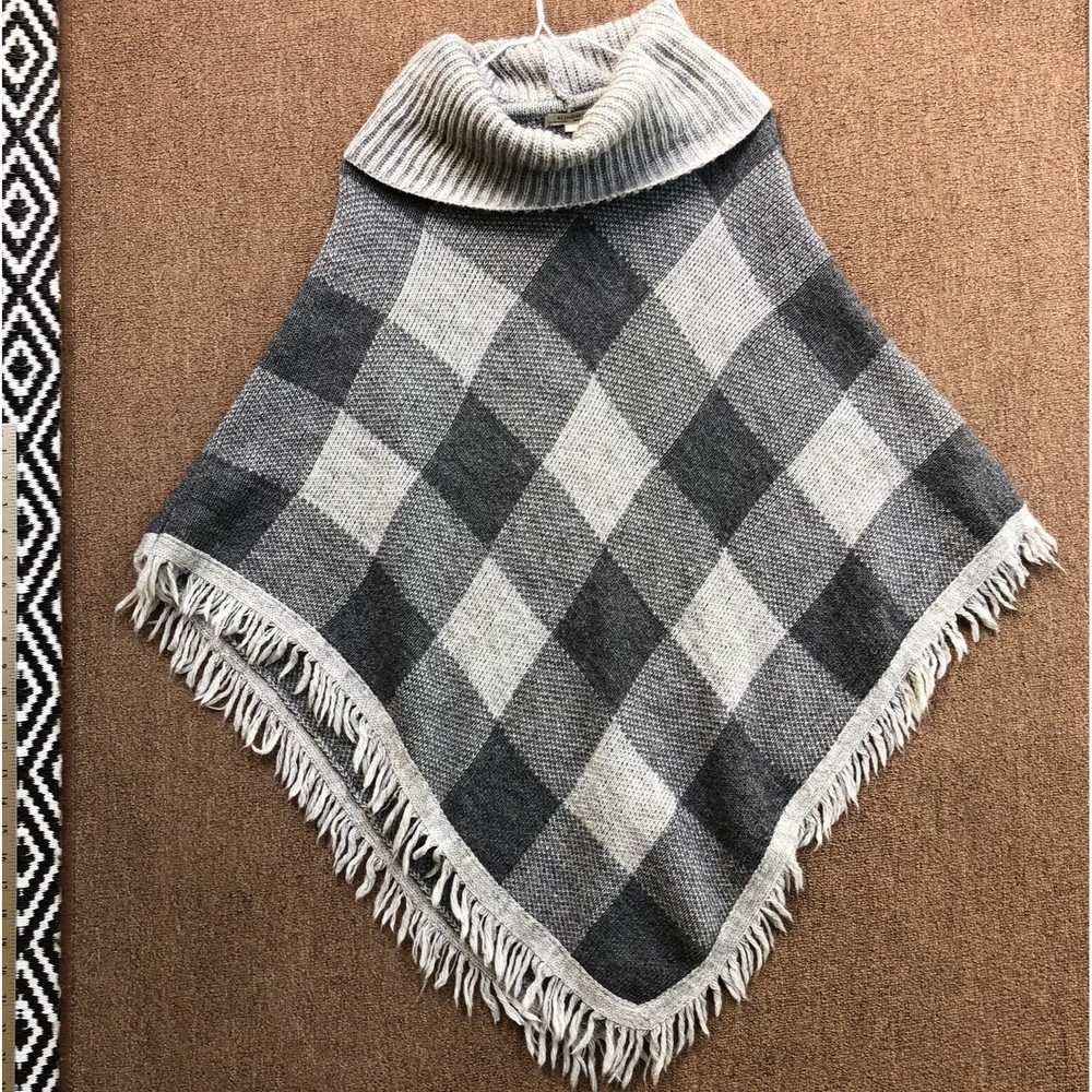 Elisabetta collection poncho fringe cape sweater L/XL gray plaid fringe alpaca